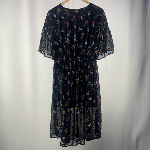 J.O.A. Short Sleeve V Neck Floral Dress in Navy Size Large - Picture 3 of 4